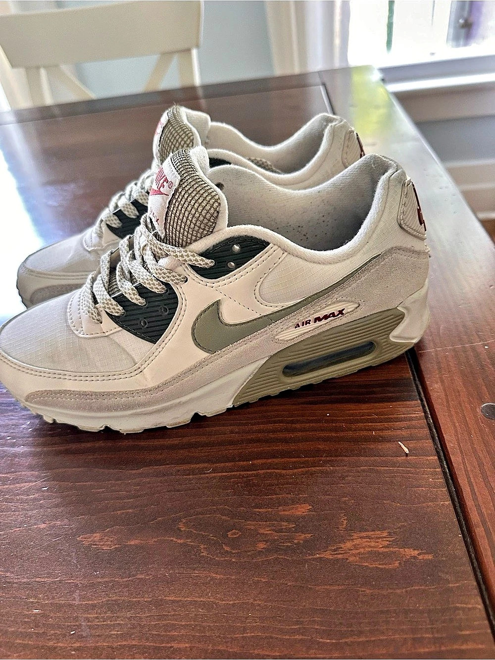 Nike Air Max 90 Mens Sneakers in White & Green